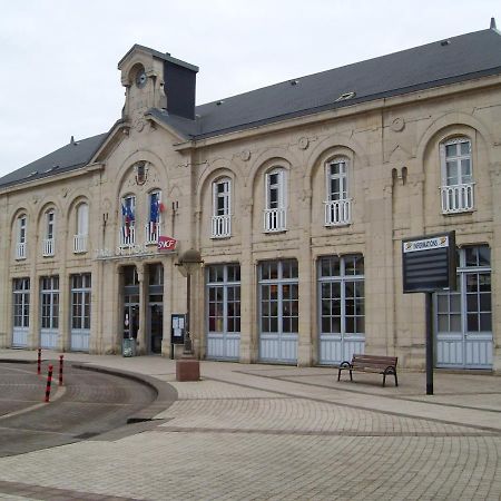 Отель Le Relais De La Gare Доль Экстерьер фото